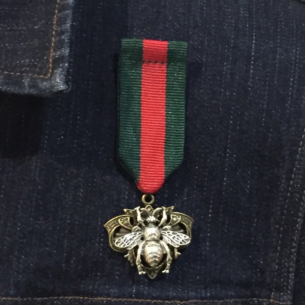 Bee brooch - Picture 2 of 2
